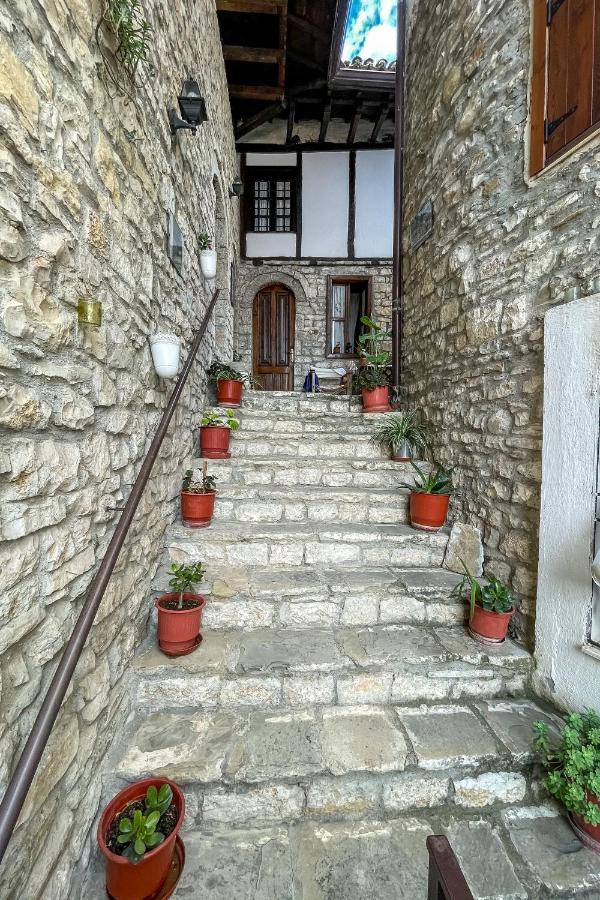 Bujtina Kodiket Guesthouse Берат Екстер'єр фото