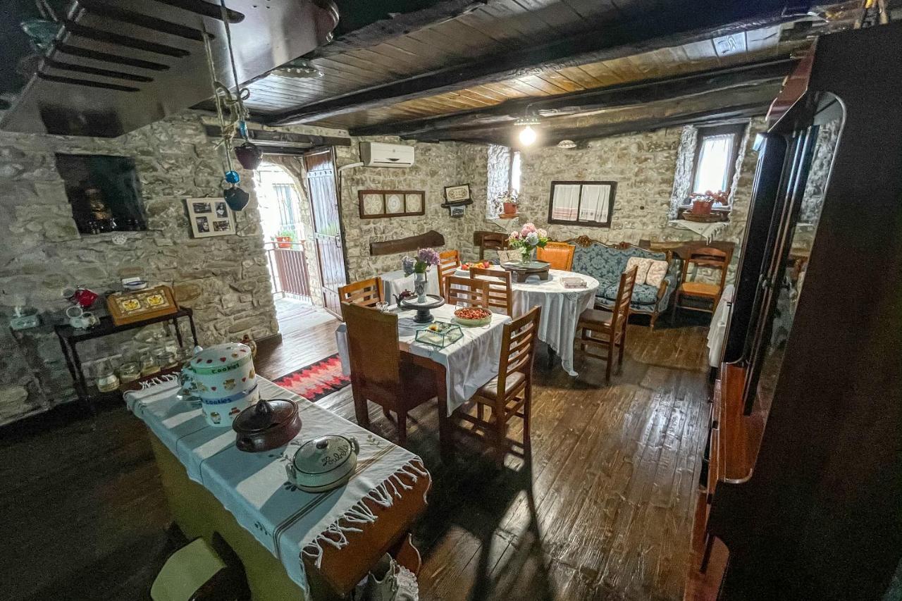 Bujtina Kodiket Guesthouse Берат Екстер'єр фото