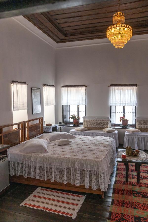 Bujtina Kodiket Guesthouse Берат Екстер'єр фото
